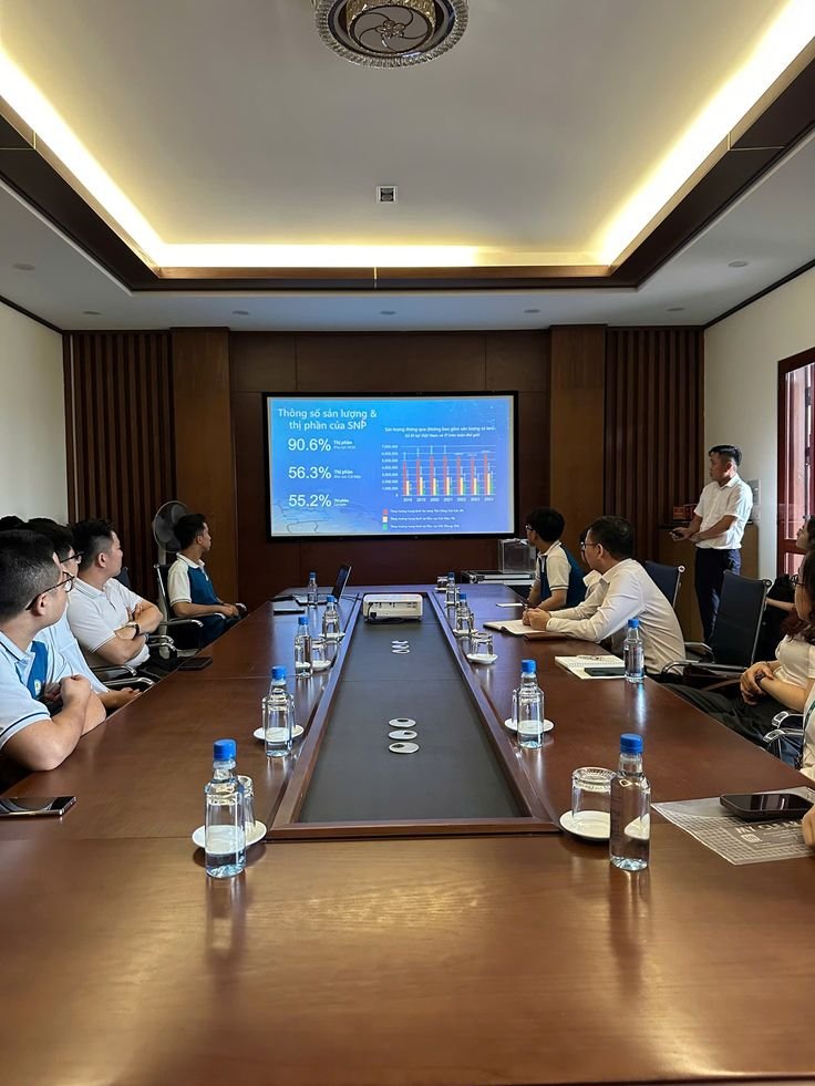 Consulting team presenting strategy in a modern boardroom
